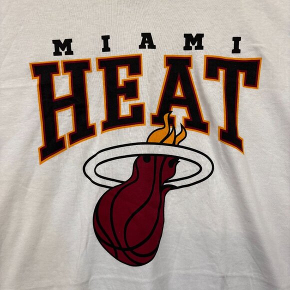 Miami Heat White Out Court Side NBA Franchise T-Shirt Size 4 - Picture 2 of 4